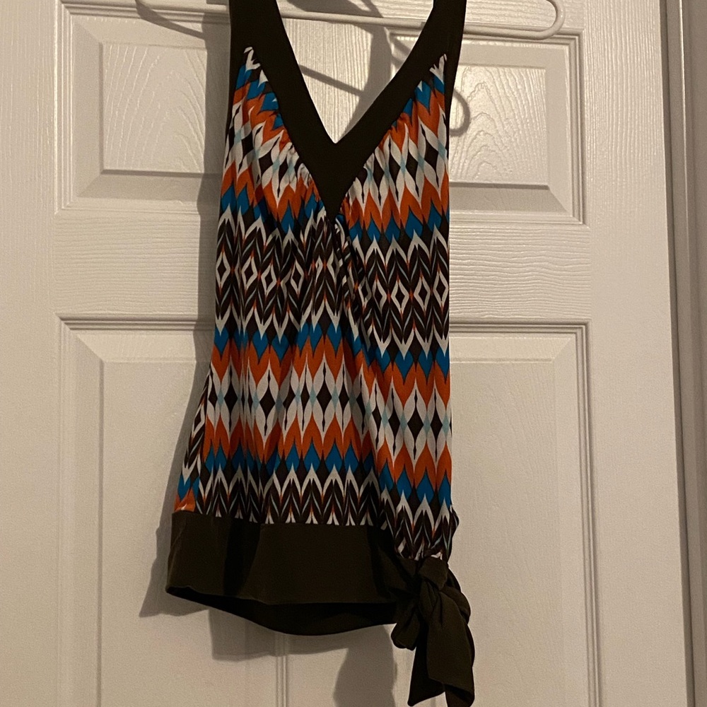 My Michelle Black V-Neck Sleeveless Geometric Print Camisole